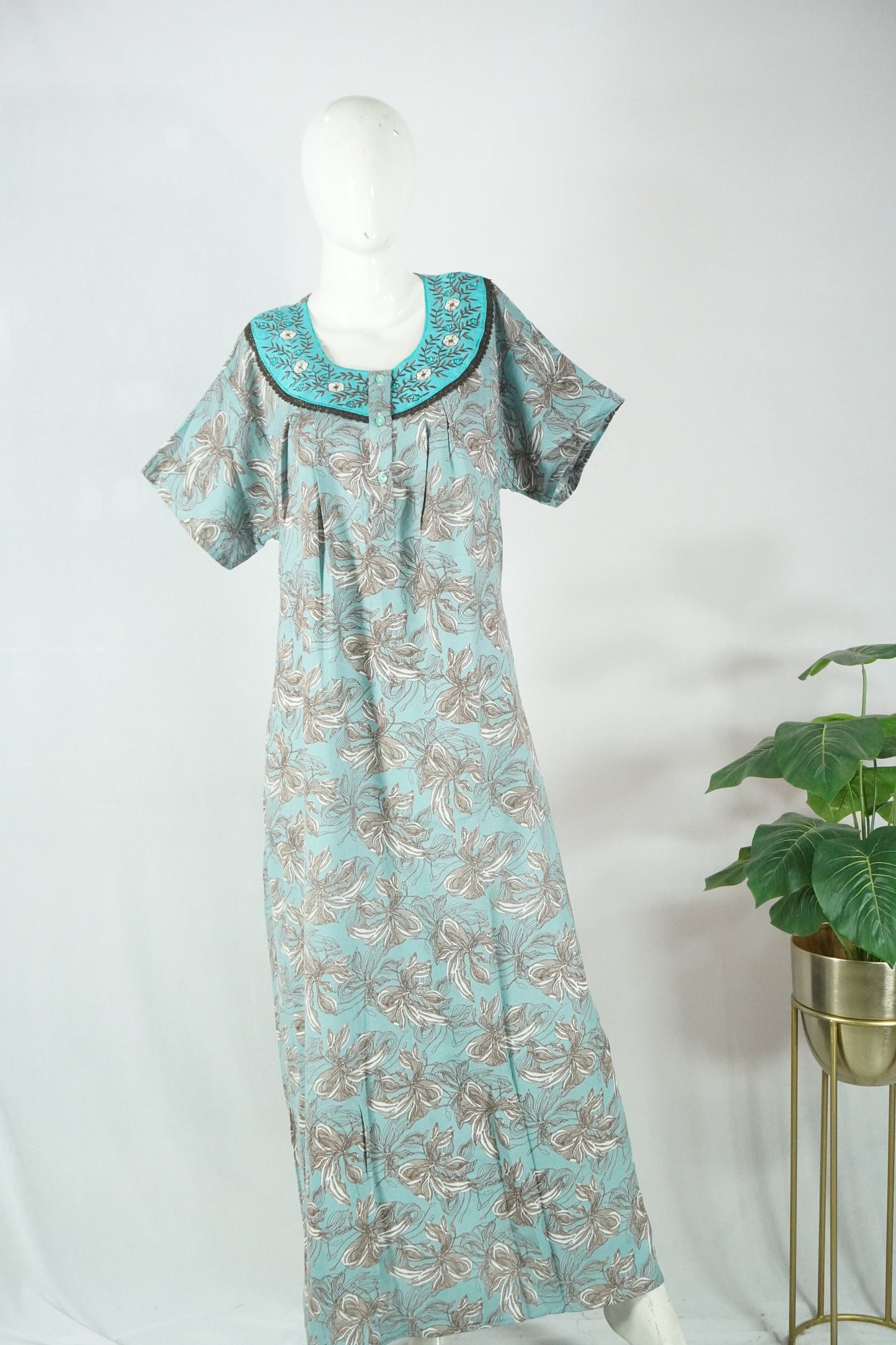 Alpine embroidery nighty