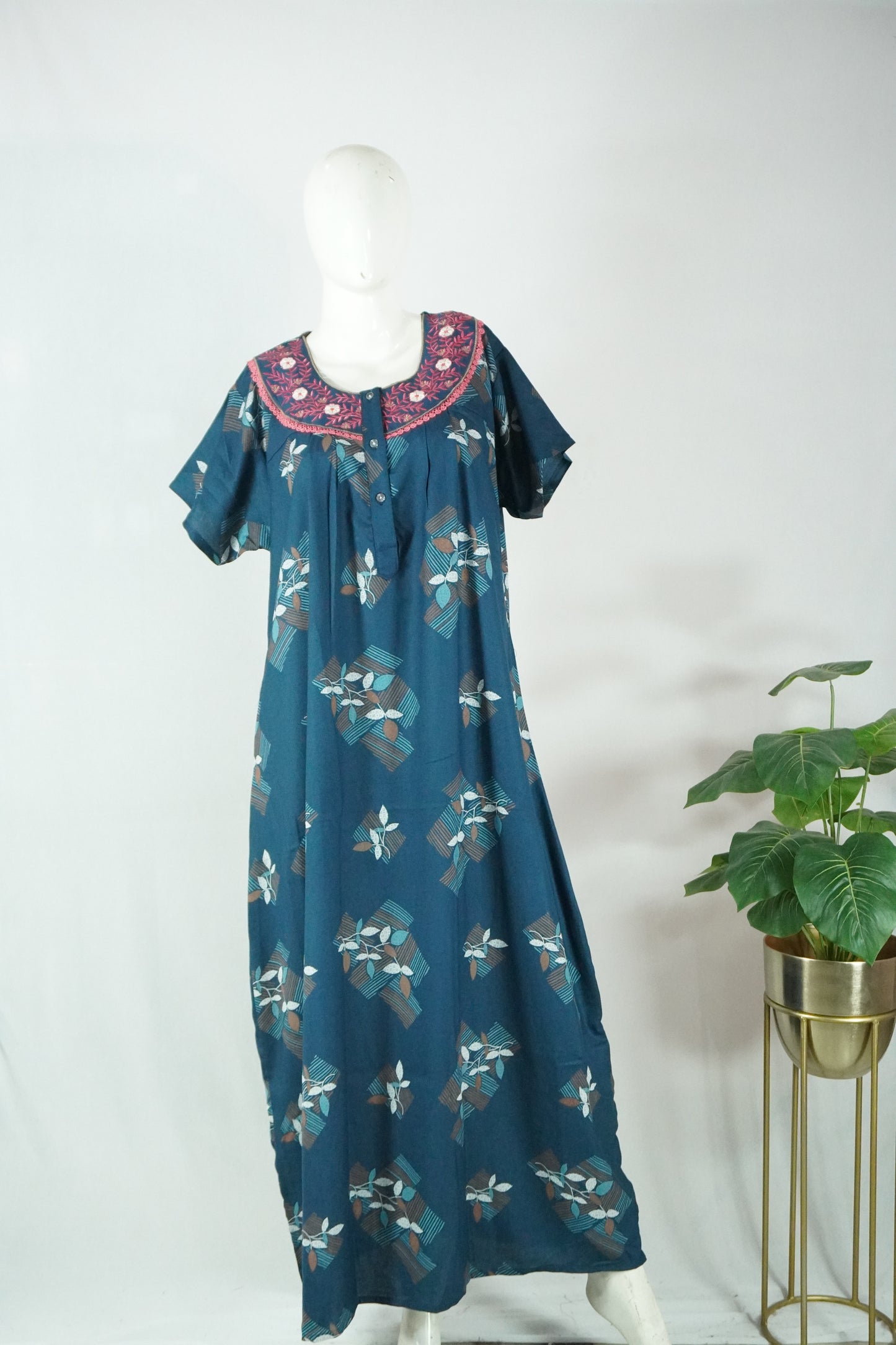 Alpine embroidery nighty