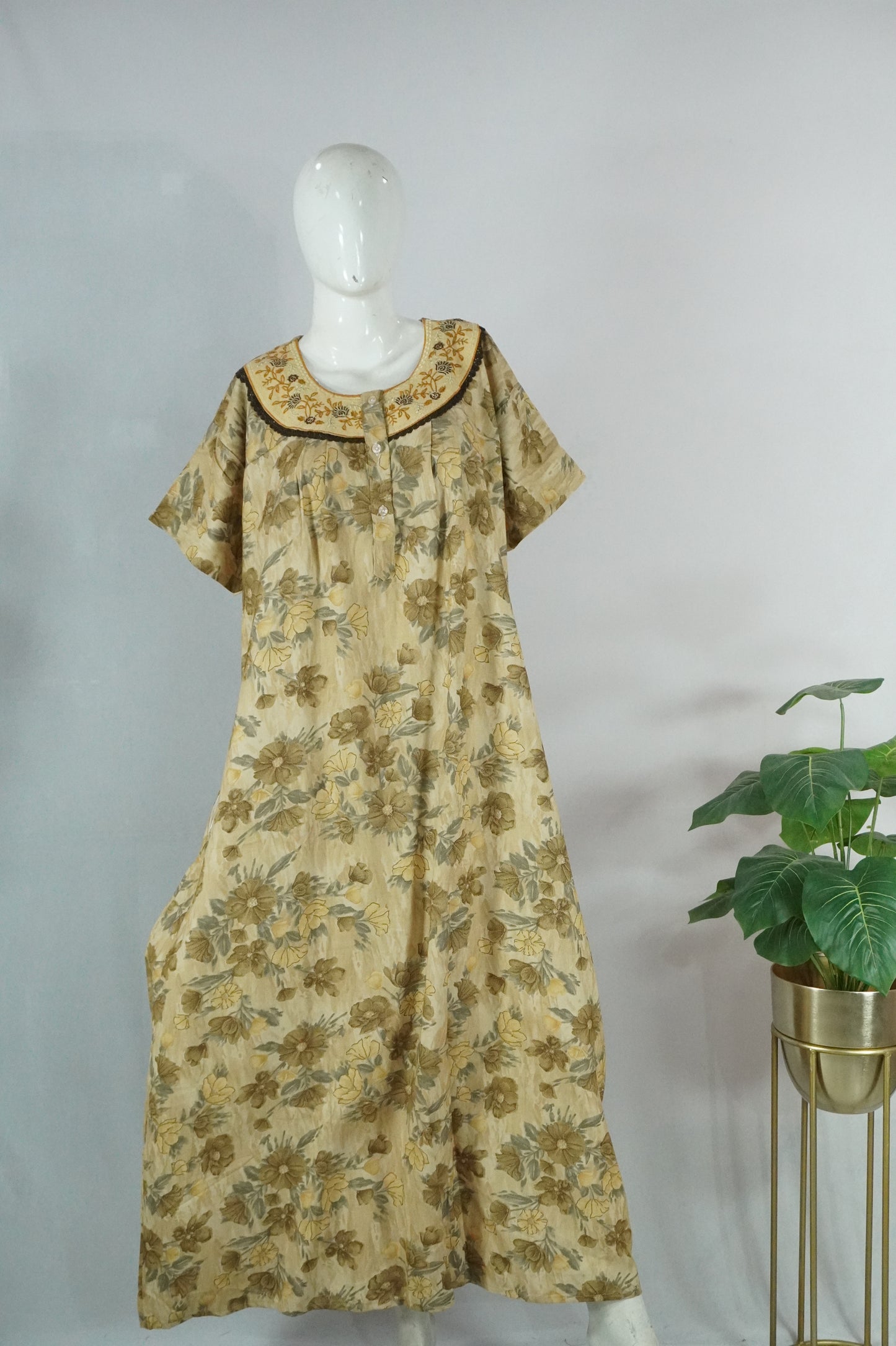 Alpine embroidery nighty