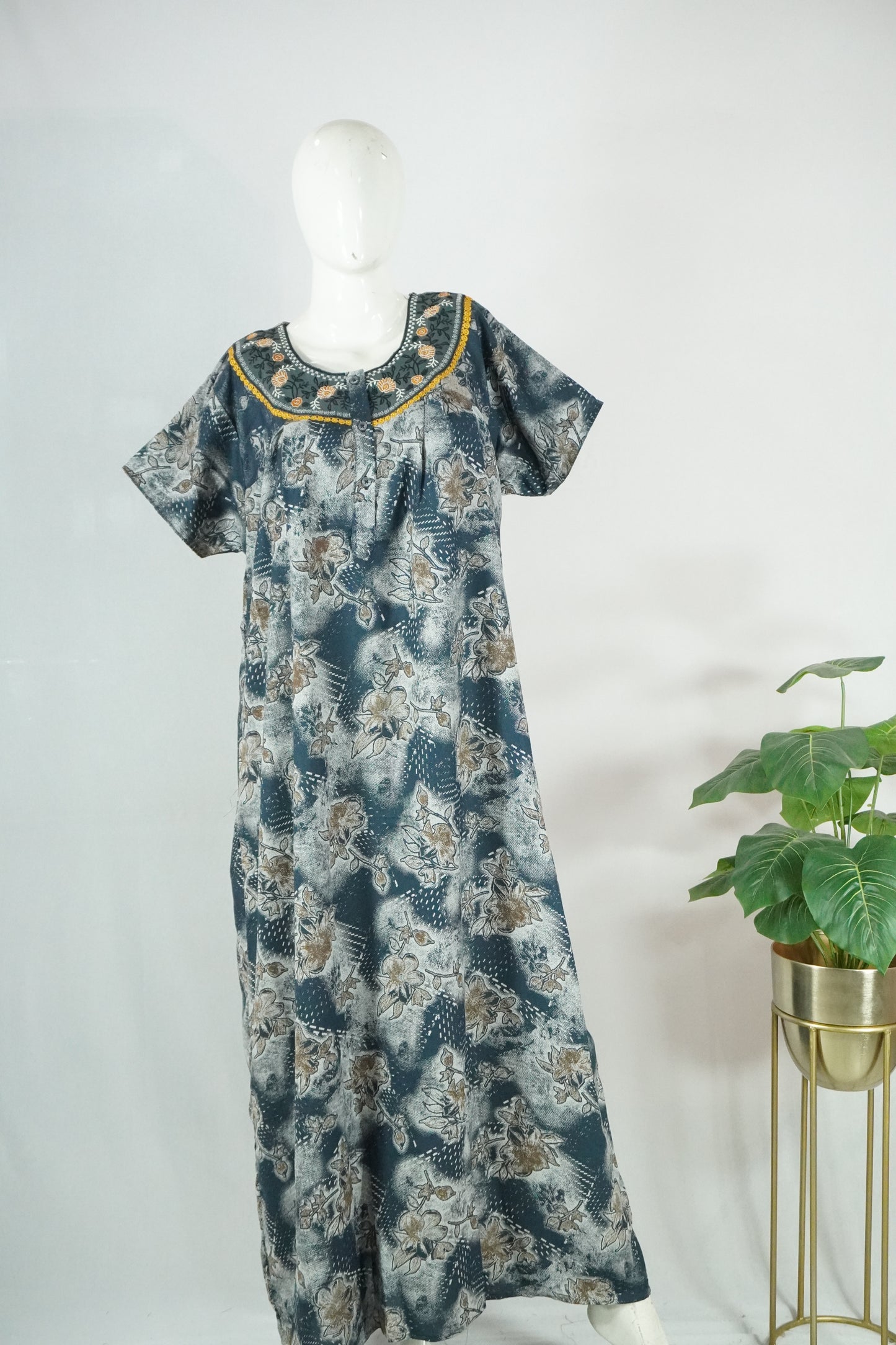 Alpine embroidery nighty