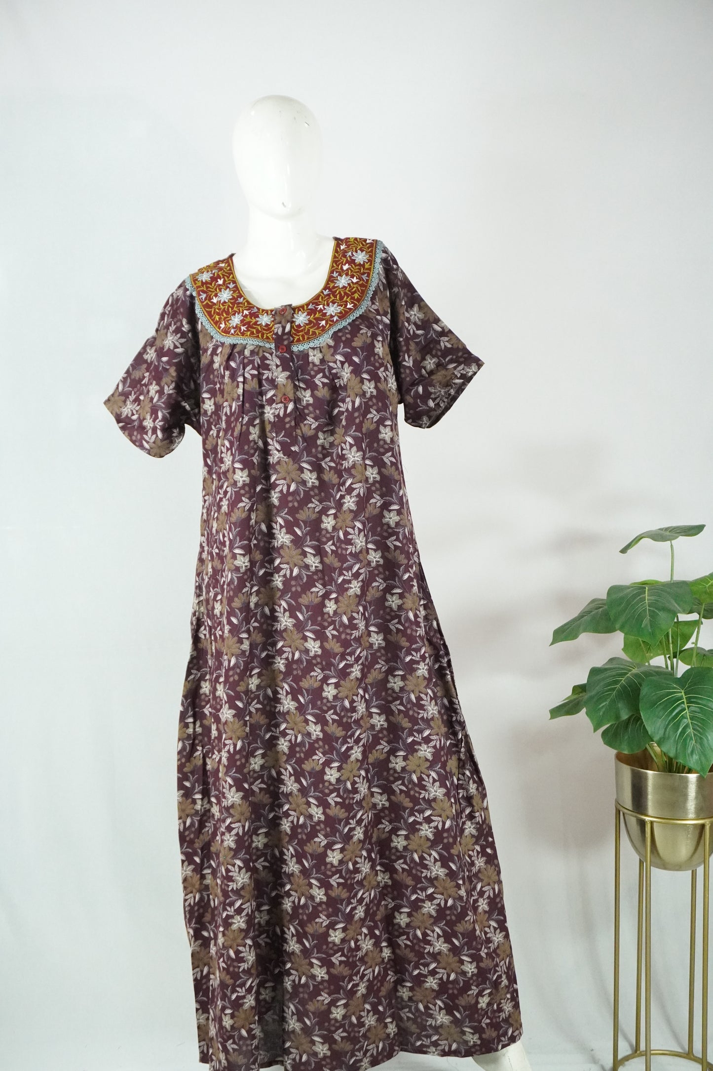 Alpine embroidery nighty