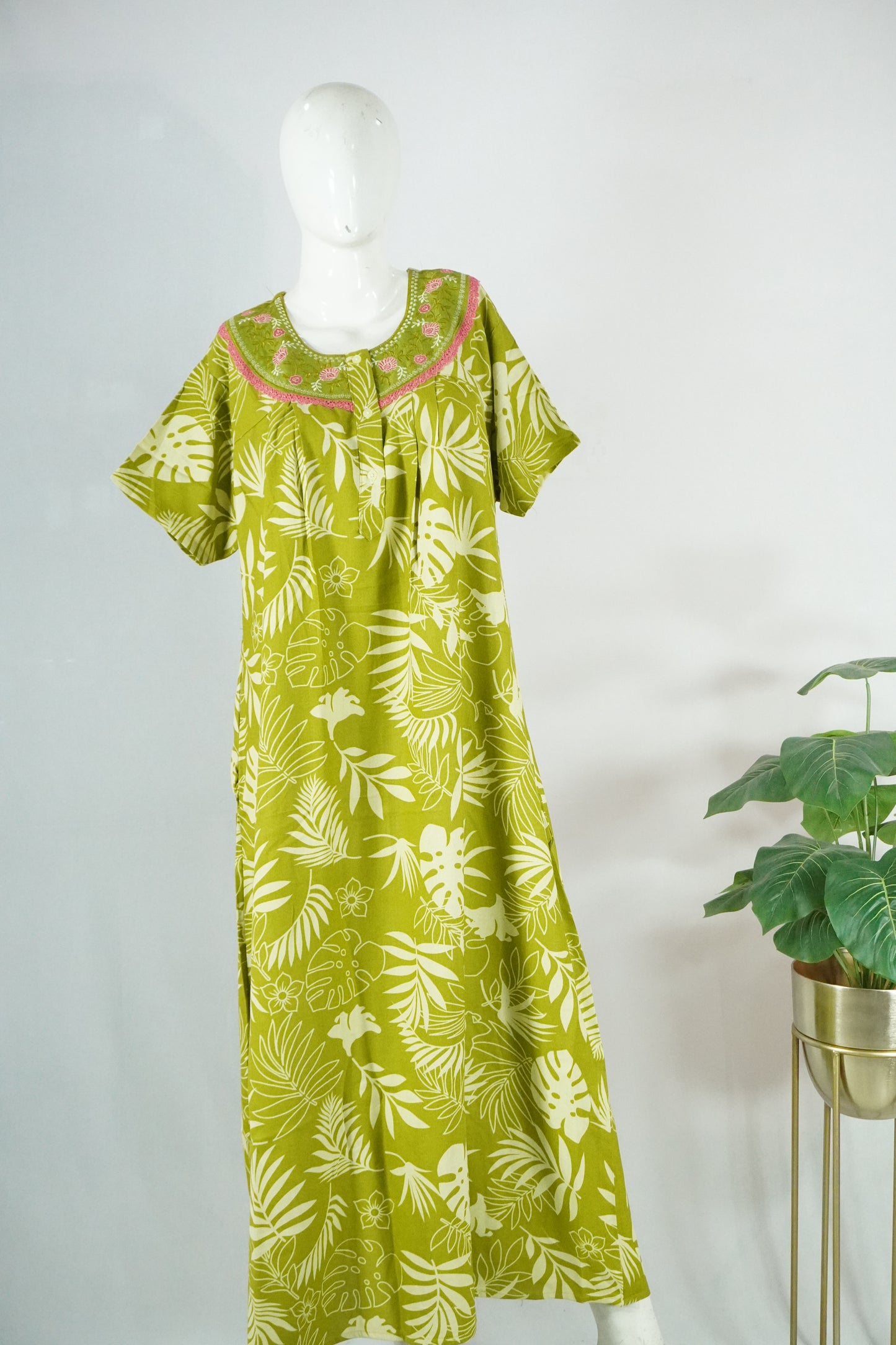 Alpine embroidery nighty