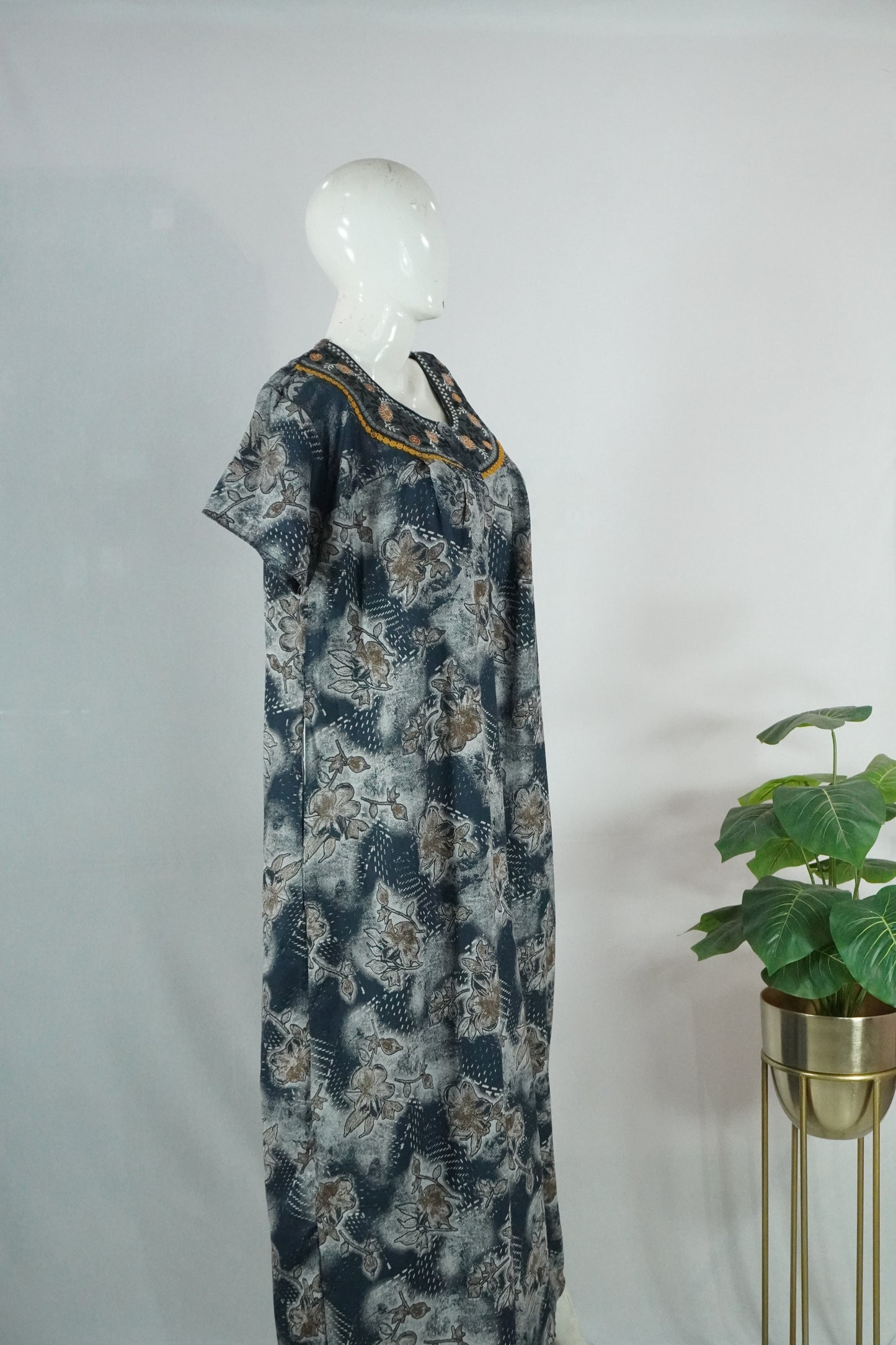 Alpine embroidery nighty