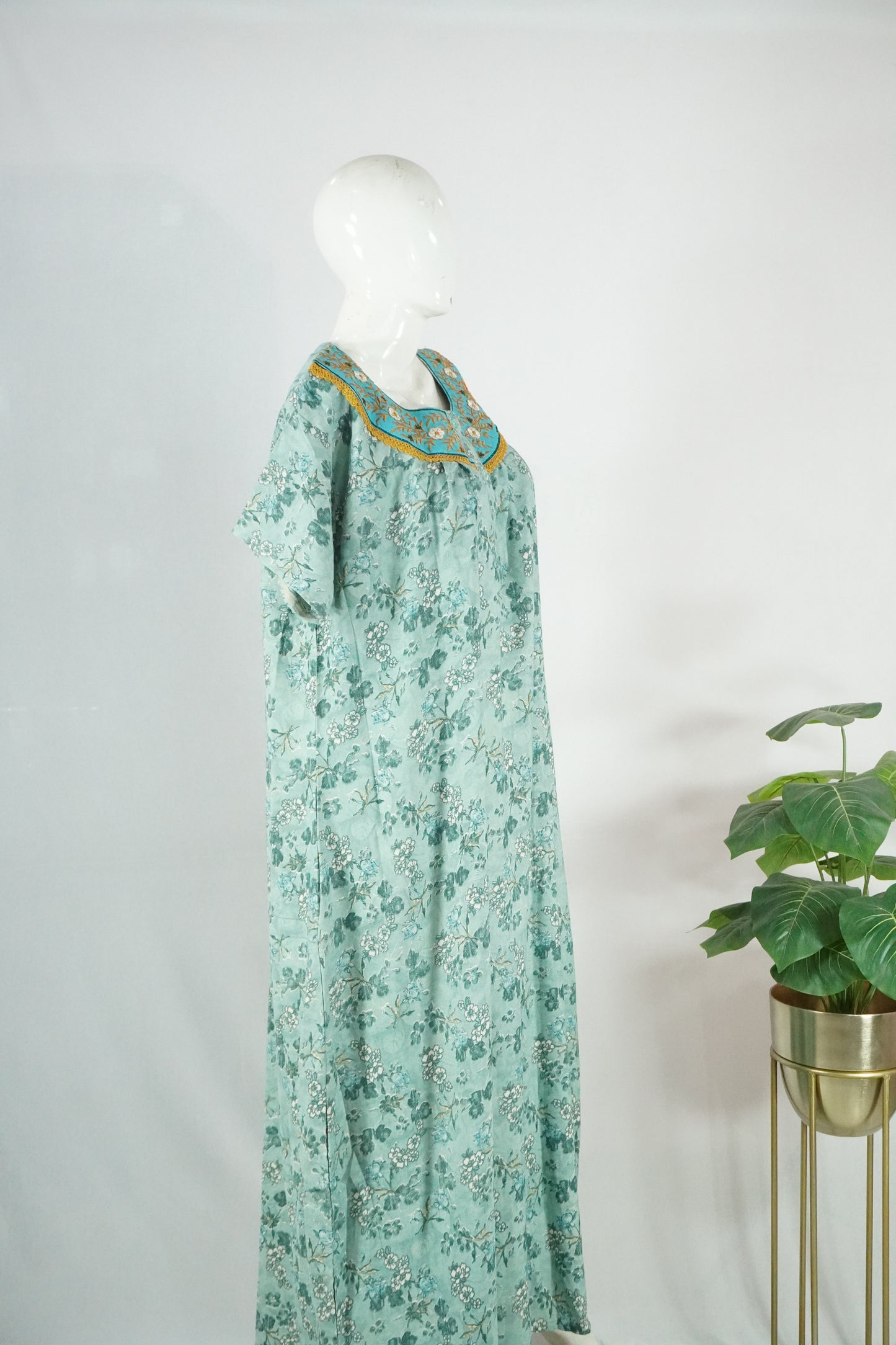 Alpine embroidery nighty