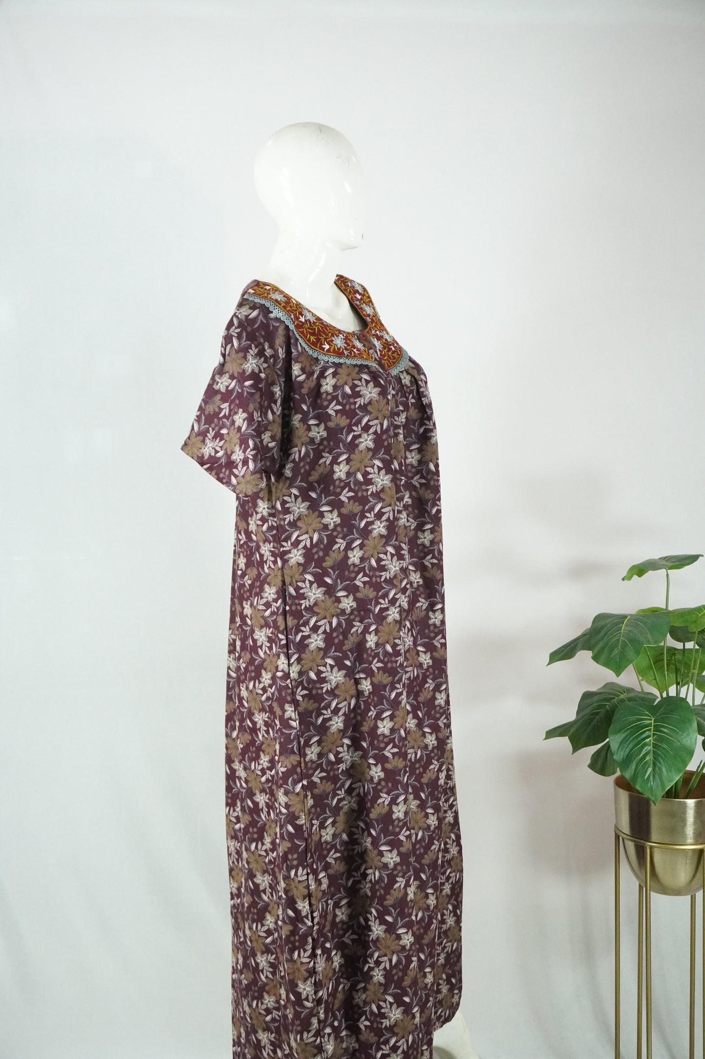 Alpine embroidery nighty